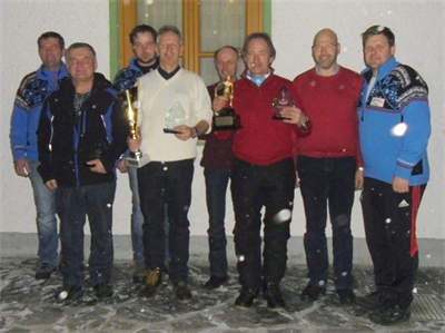 Die Siegermannschaft mit Sektionsleiter und Sportvereinsobmann sowie Bürgermeister Sepp Kandler - Gratulation den Siegern!!!!